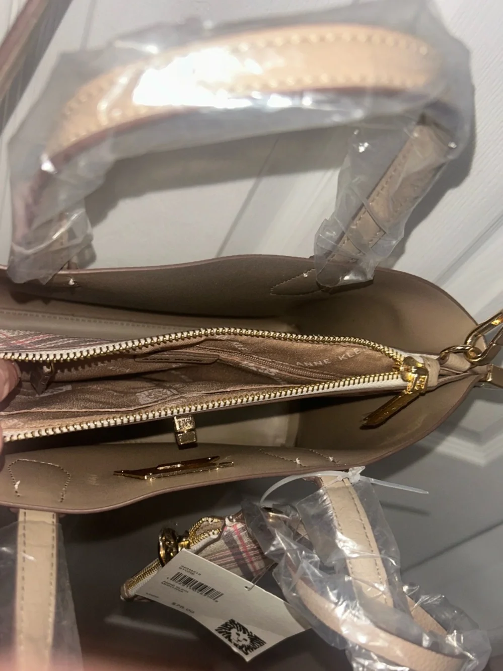 Anne Klein “Montana.” NWT Stone color. AKH4518. W/ coin purse.Turn lock in front